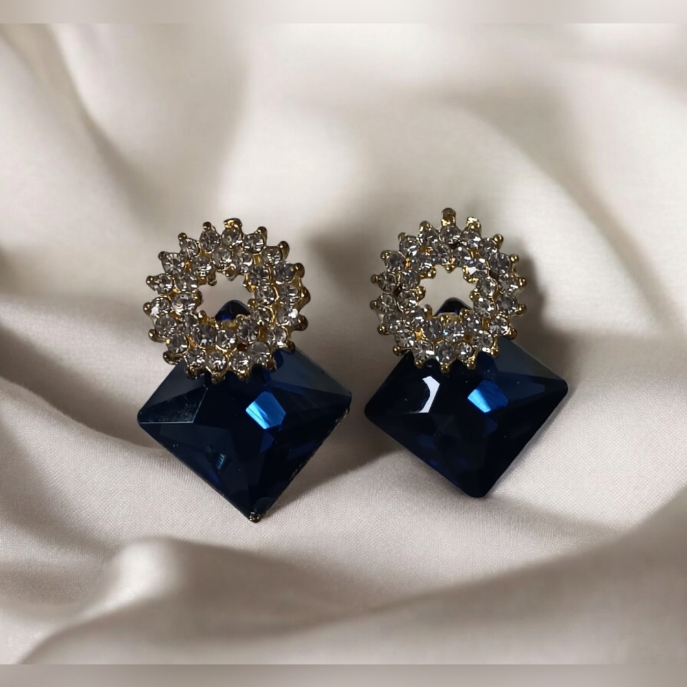 🌟3/$15 Dark Blue and Gold Square Rhinestone Earrings
